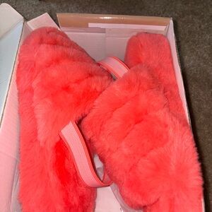 Cozy Coral Women's Fuzzy Slippers